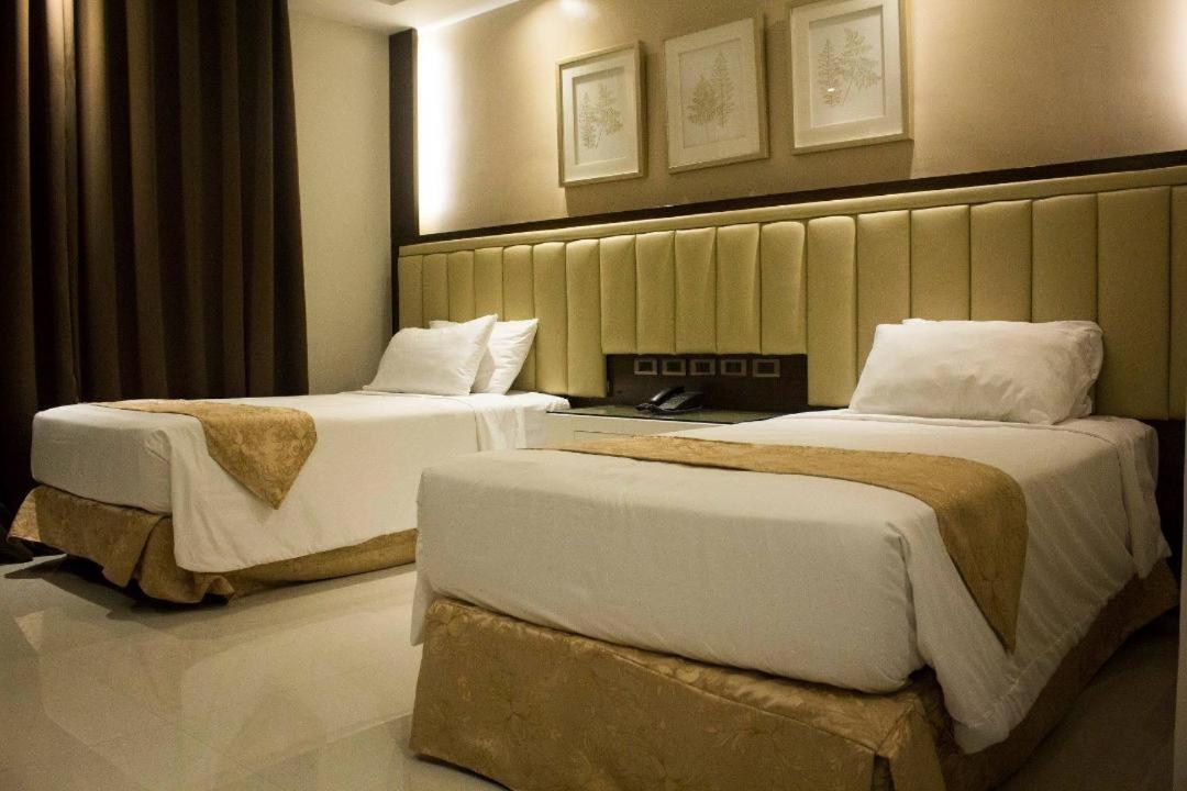 Crown Royale Hotel Balanga Экстерьер фото