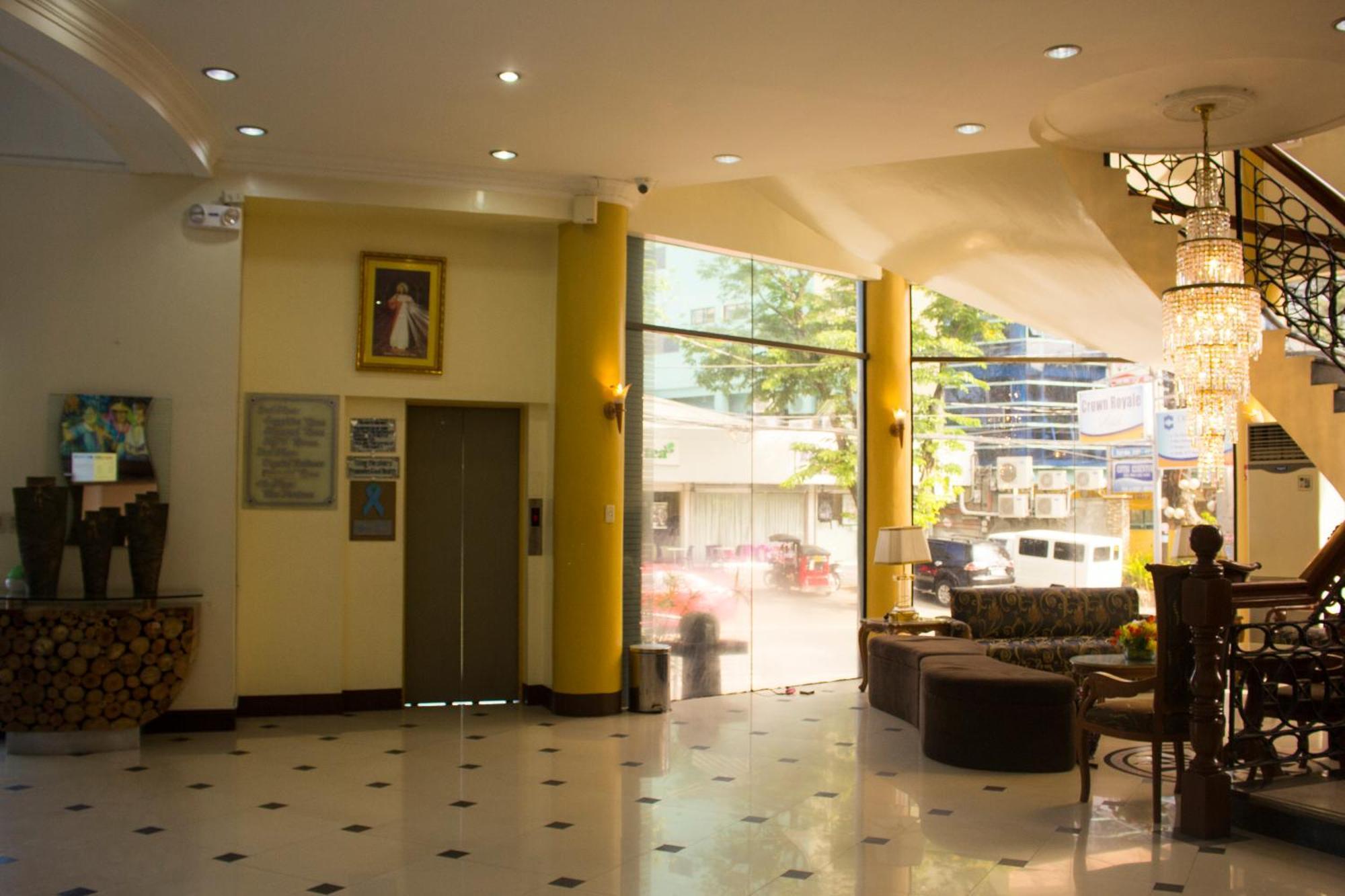 Crown Royale Hotel Balanga Экстерьер фото