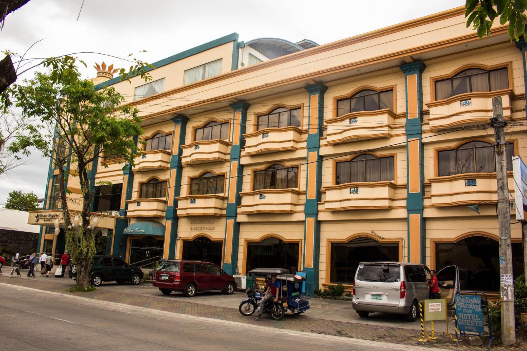 Crown Royale Hotel Balanga Экстерьер фото