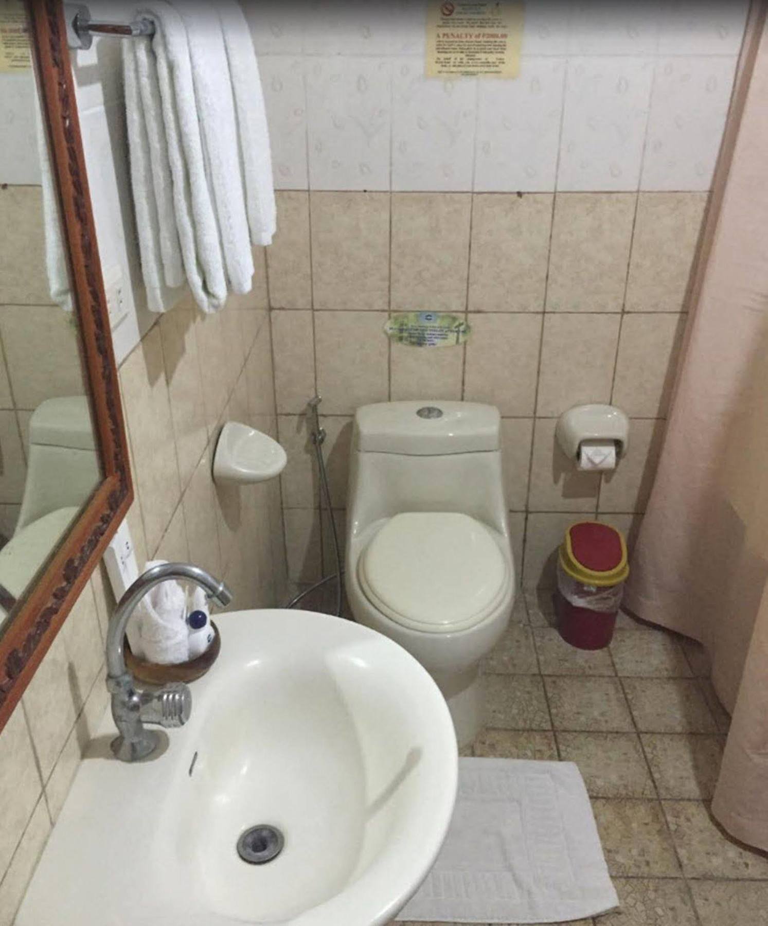 Crown Royale Hotel Balanga Экстерьер фото